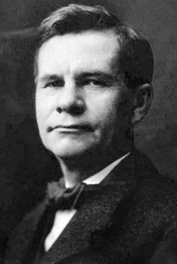 Gustav Stickley in einer historischen Porträtaufnahme.