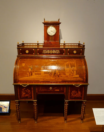 Rollschreibtisch von David Roentgen aus den 1770er Jahren – Werkabbildung statt Personenporträt.