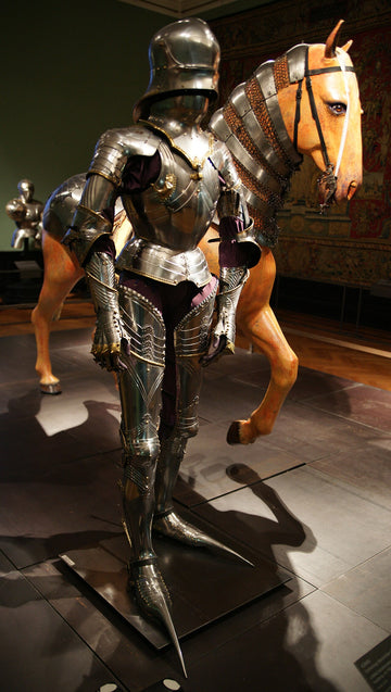 Plattenharnisch Maximilians I. von Lorenz Helmschmied, um 1485 – Werkstück statt erfundenes Porträt.