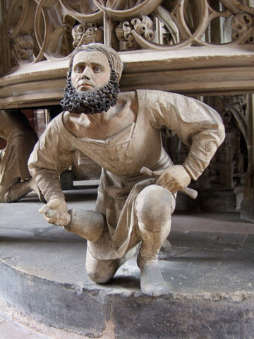 Selbstbildnis Adam Krafts als tragende Figur am Sakramentshaus in St. Lorenz.